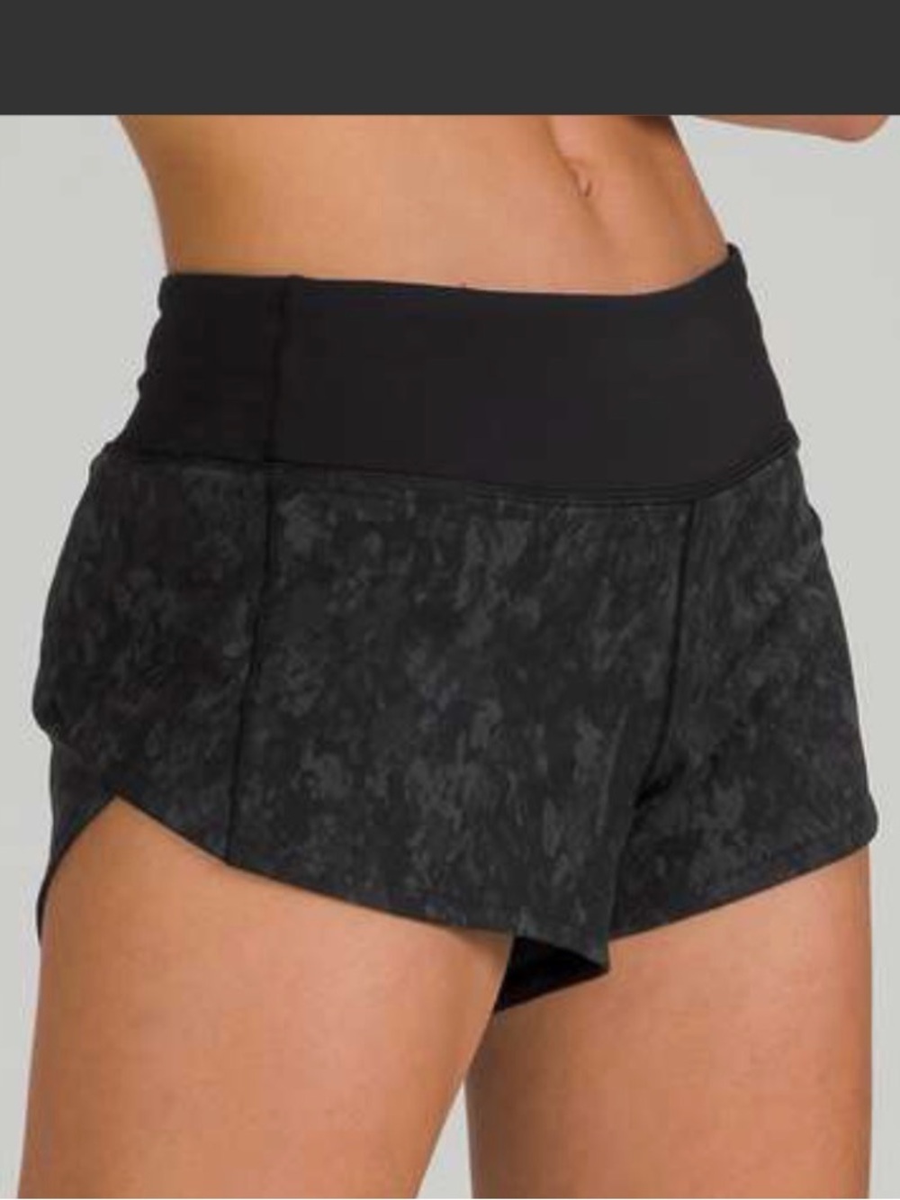 Lululemon Speed Up Low-Rise Short 2.5"
Hideaway Camo Deep Coal Multi / Black
